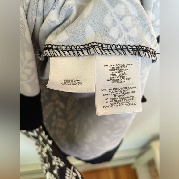 Anne Klein Sport 3/4 Sleeve v-Neck, Print Top size medium NEW - Picture 7 of 8